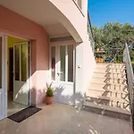 Charming Mokalo Seaside House Next To Chalet Orebić