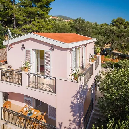 Charming Mokalo Seaside House Next To *