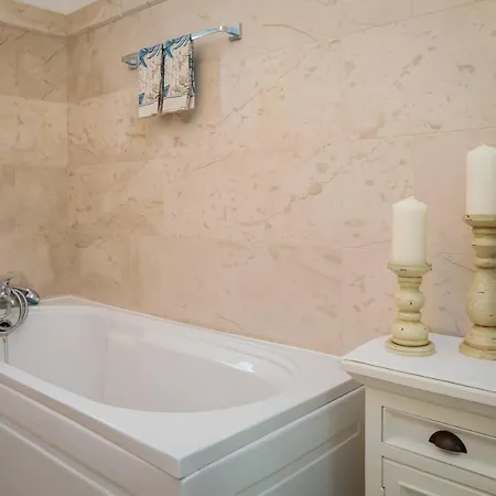 Charming Mokalo Seaside House Next To *