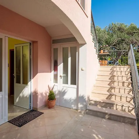 Charming Mokalo Seaside House Next To Horská chata Orebić