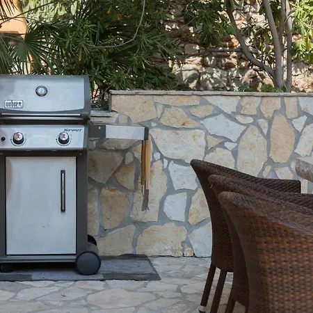 Charming Mokalo Seaside House Next To Horská chata Orebić