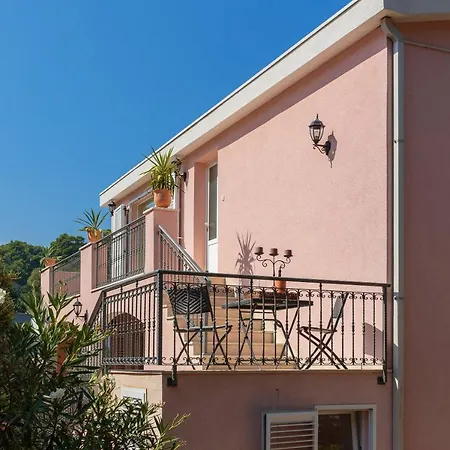 Charming Mokalo Seaside House Next To Orebić