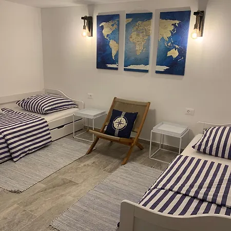 Charming Mokalo Seaside House Next To Chalet Orebic