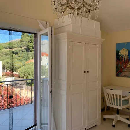 Charming Mokalo Seaside House Next To Horská chata