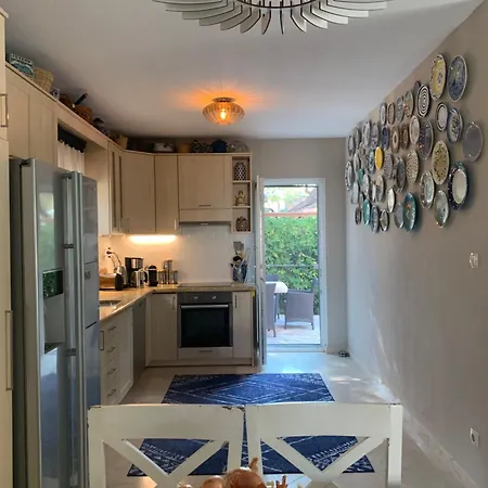 Σαλέ Charming Mokalo Seaside House Next To