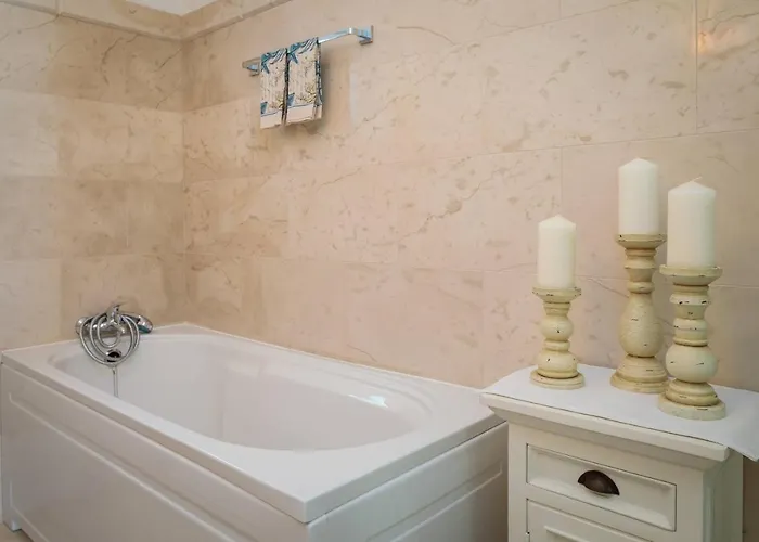 Charming Mokalo Seaside House Next To *