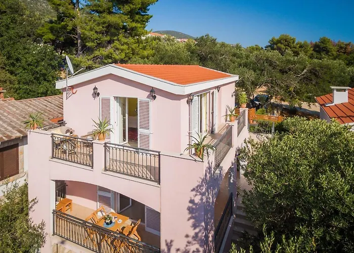 Charming Mokalo Seaside House Next To *