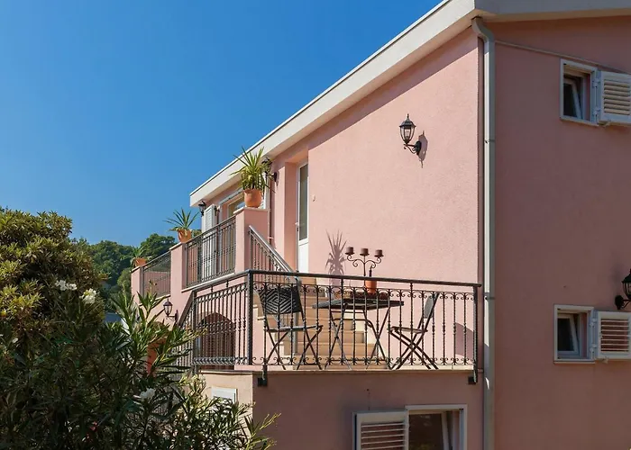 Charming Mokalo Seaside House Next To Orebic