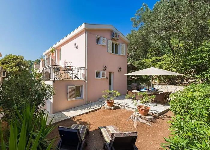 Charming Mokalo Seaside House Next To Chalet