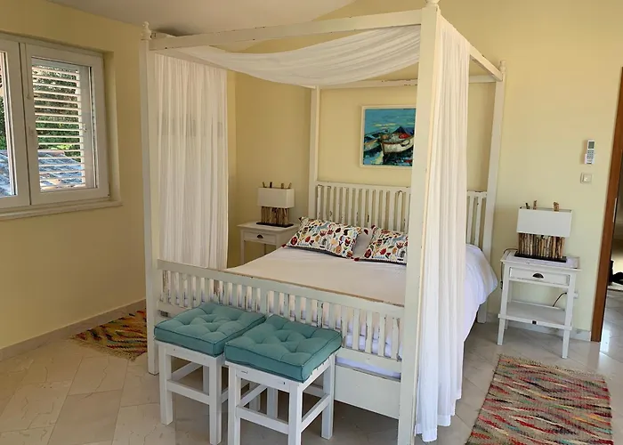 Charming Mokalo Seaside House Next To Chalet