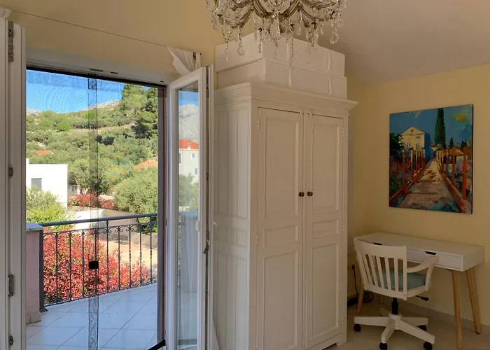 Charming Mokalo Seaside House Next To Chalet