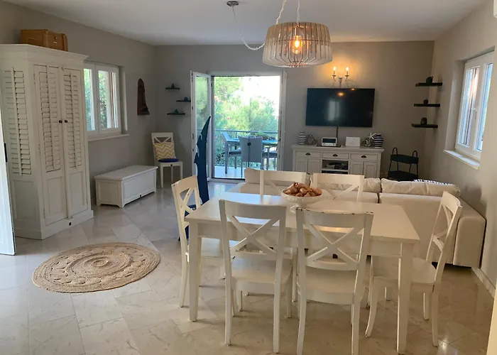 Charming Mokalo Seaside House Next To Orebic